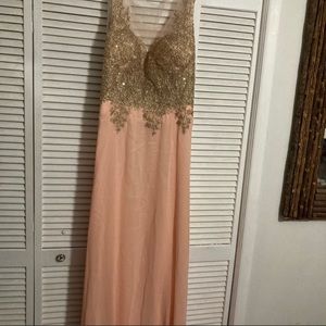 Women’s plus size formal gown size 24